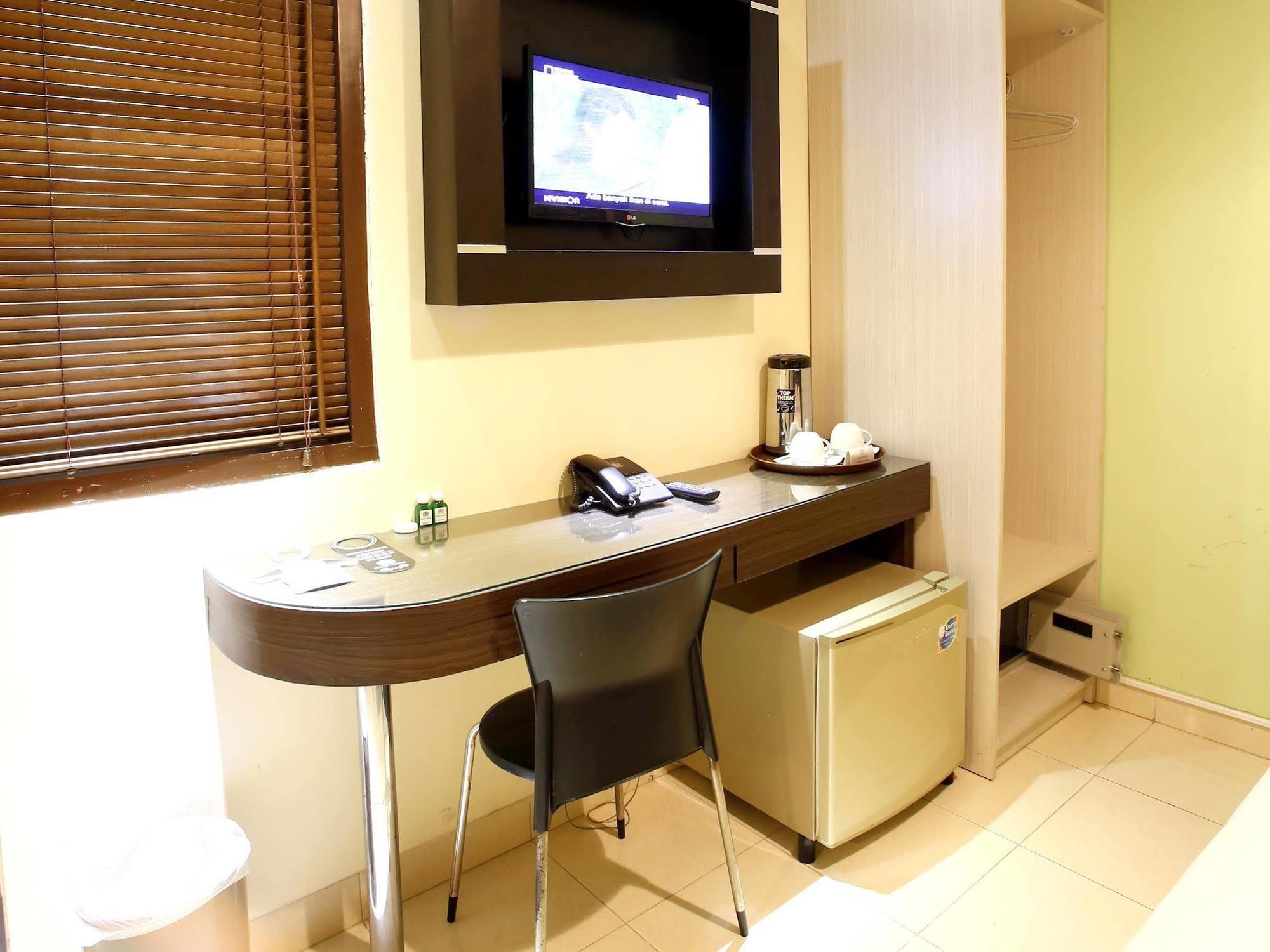 Reddoorz Plus @ Karet Setiabudi Jakarta Exteriér fotografie